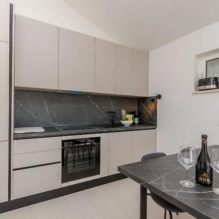 Apartments Kiwi Trogir Exterior photo